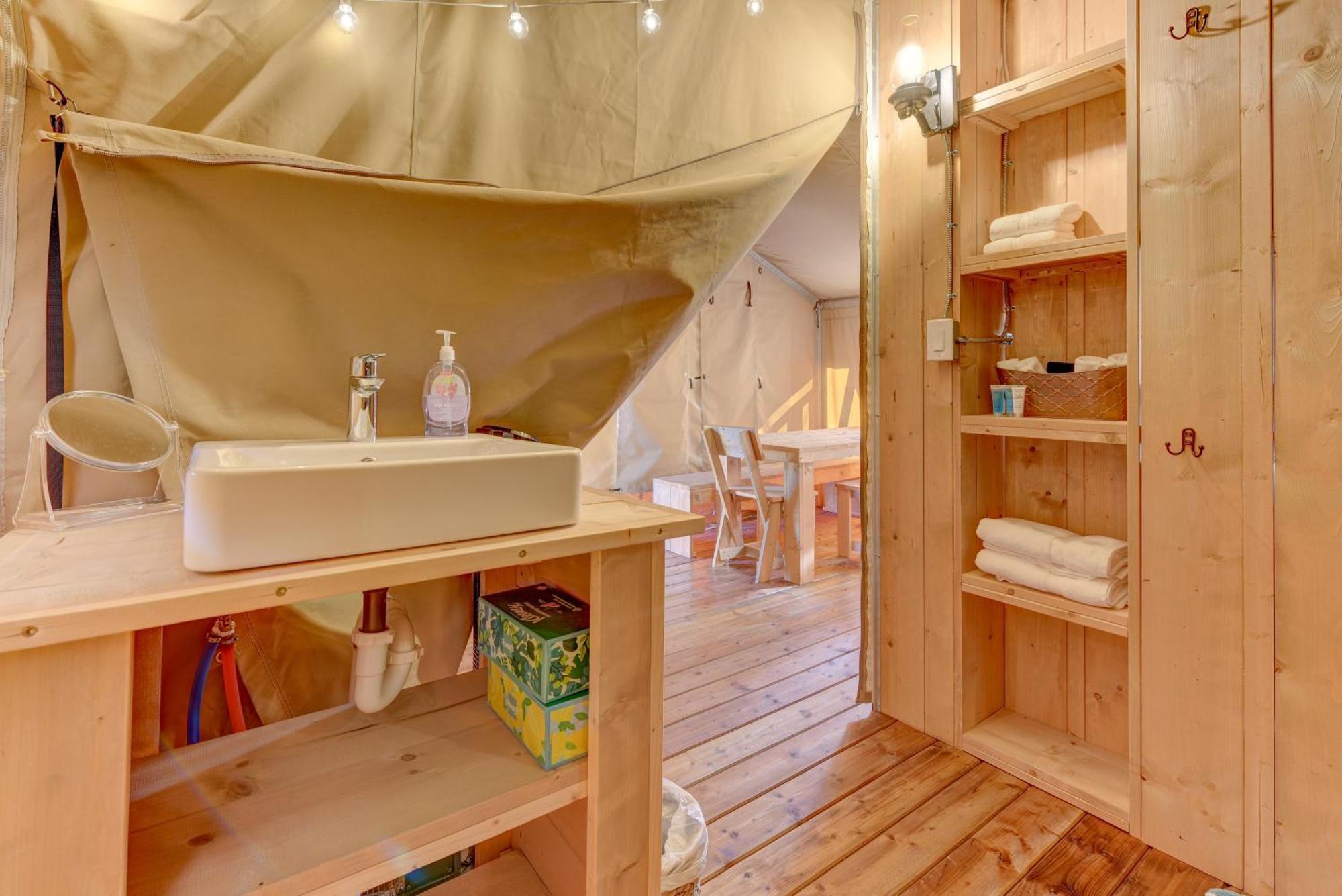 Hotel 12 Fires Luxury Glamping With Heating #1 Johnson City Esterno foto
