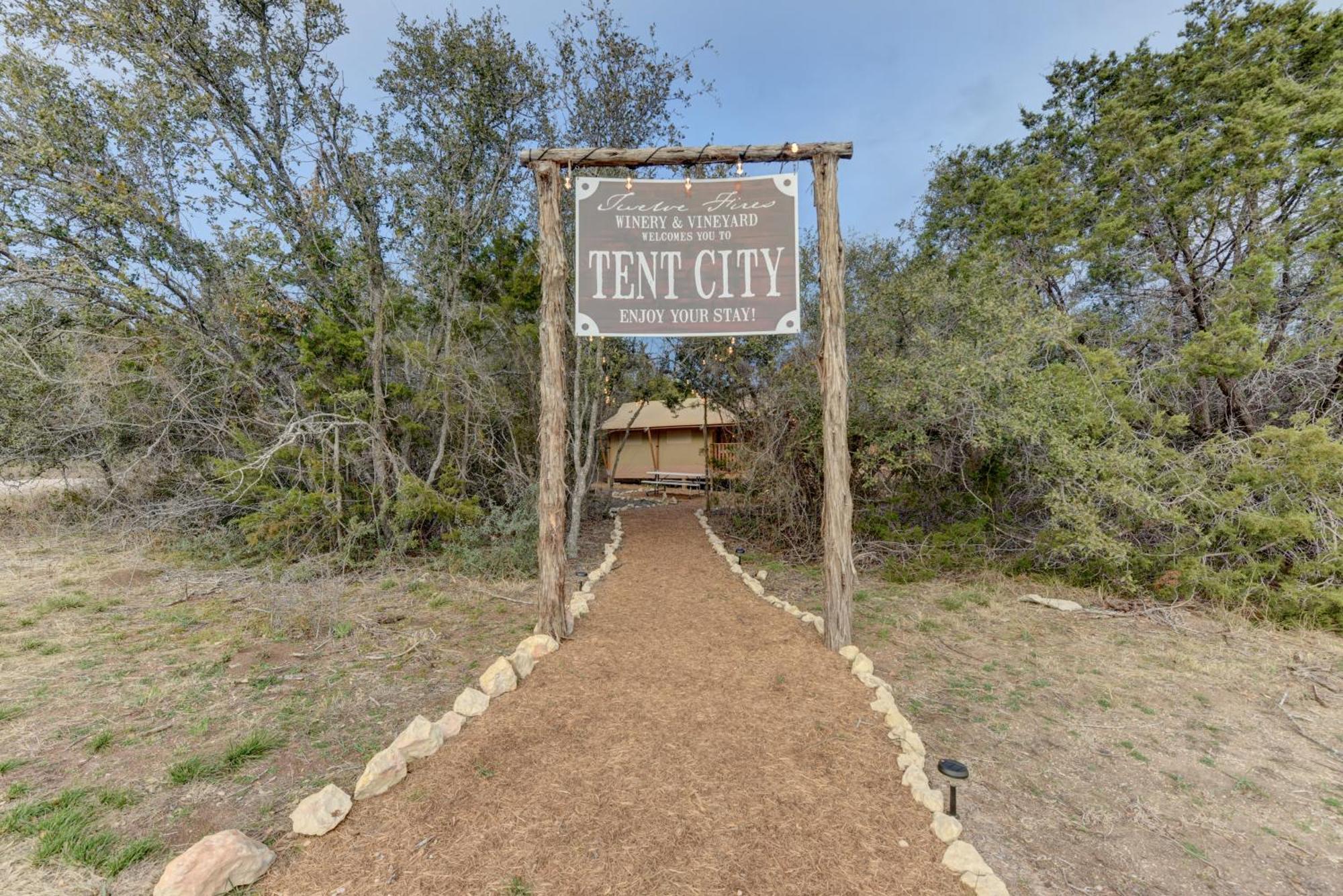 Hotel 12 Fires Luxury Glamping With Heating #1 Johnson City Esterno foto